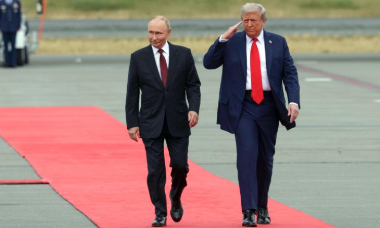 Ушаков: Тръмп и Путин разговаряха по телефона